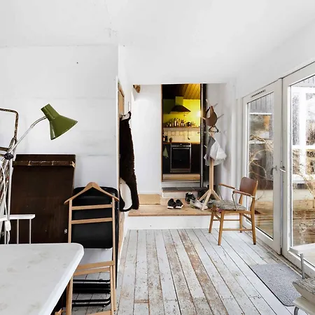 Semesterbostad Cozy 'witch's House' With Fjord View