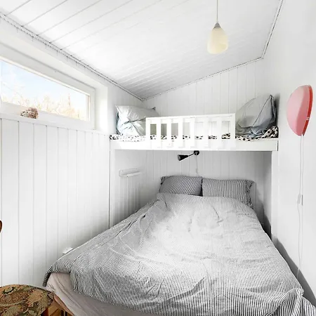 Cozy 'witch's House' With Fjord View Semesterbostad *