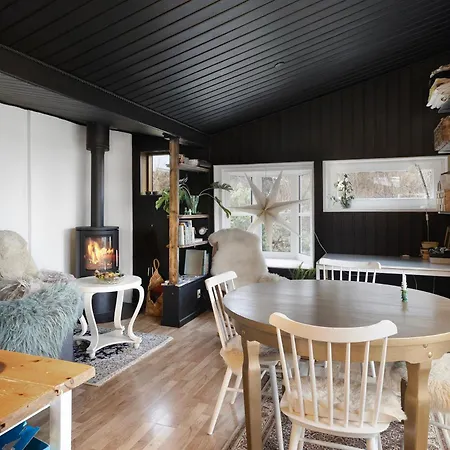 Cozy Witchs House With Fjord View Nyaraló